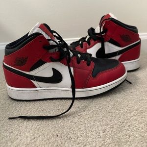 Jordan 1 Mid Chicago Toe